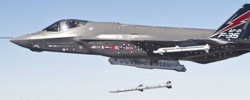 Máy bay chiến đấu tàng hình F-35 xuất hiện vết lốm đốm khi thử nghiệm vũ khí